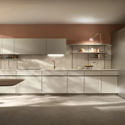 Cucina lineare su misura Poetica 03 in Frassino e laccato di Scavolini